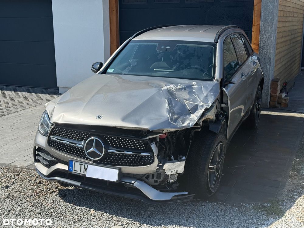 Mercedes-Benz GLC 300 e 4-Matic - 4