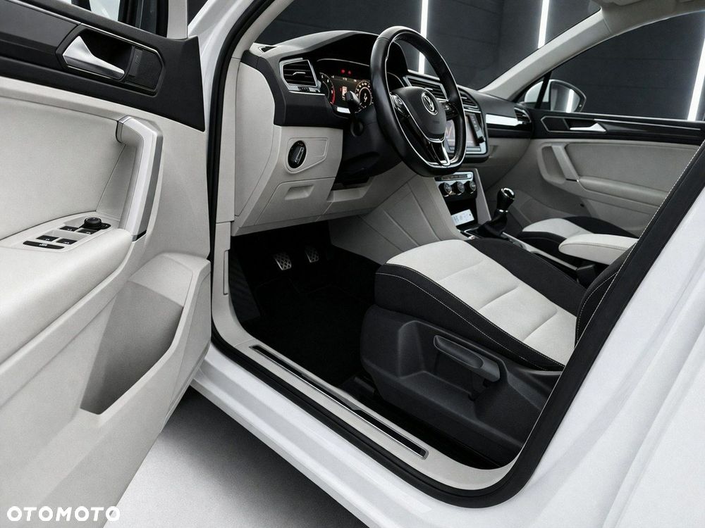 Volkswagen Tiguan - 12