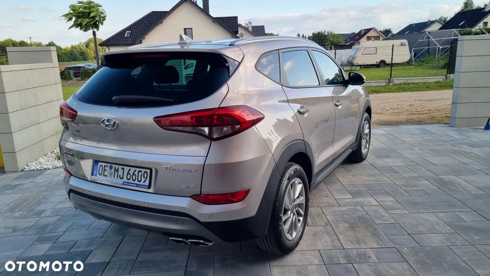 Hyundai Tucson 2.0 CRDi 4WD Automatik Intro Edition - 26