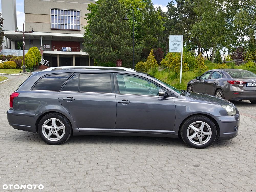 Toyota Avensis 2.2 D-4D X Premium - 3