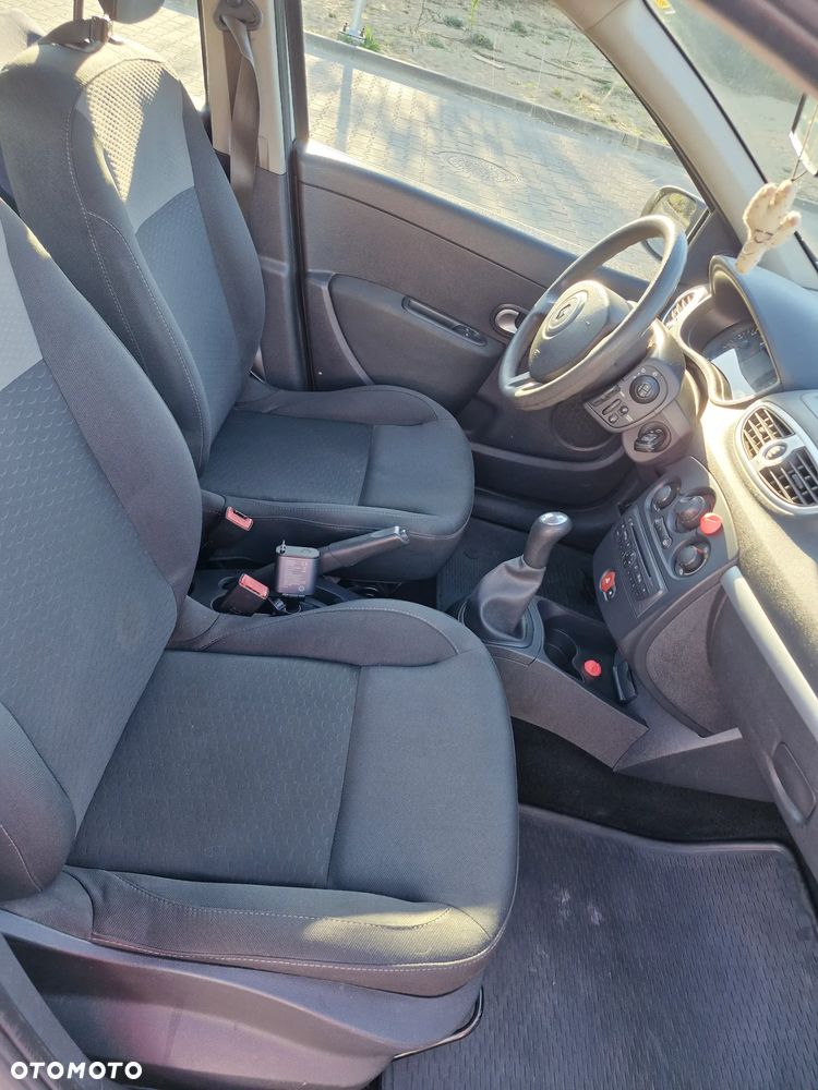 Renault Clio - 15