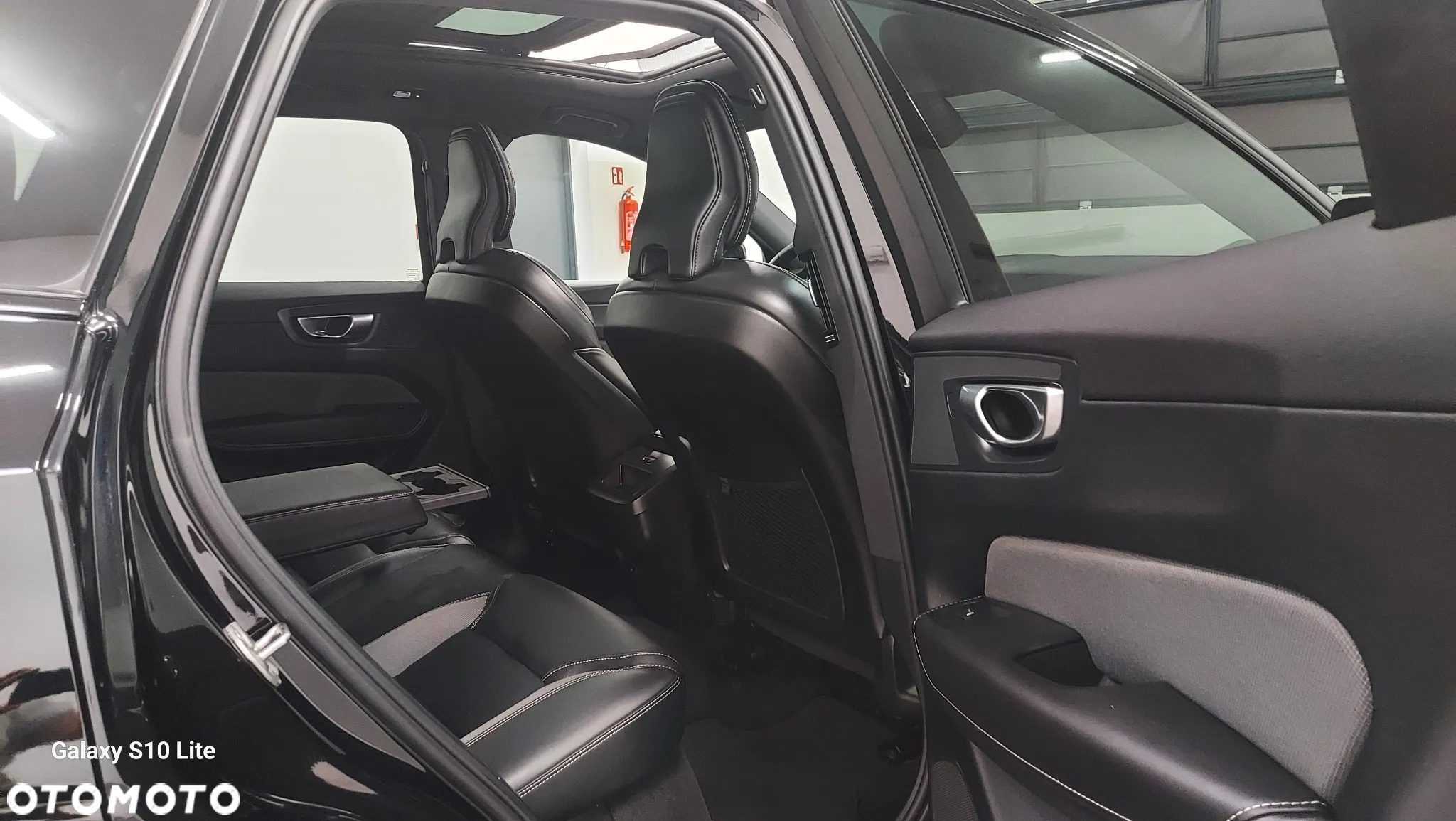 Volvo XC 60 B4 D AWD Plus Dark - 9