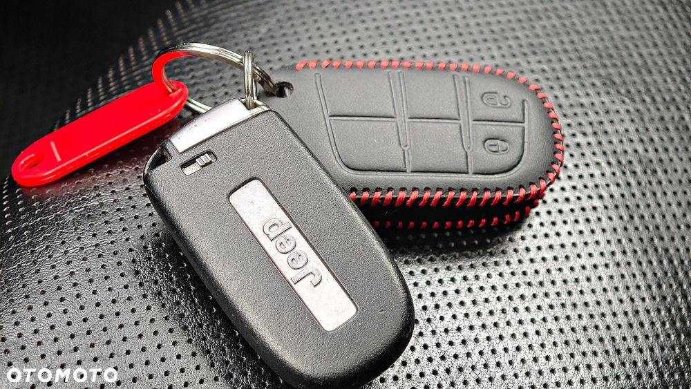 Jeep Grand Cherokee - 38