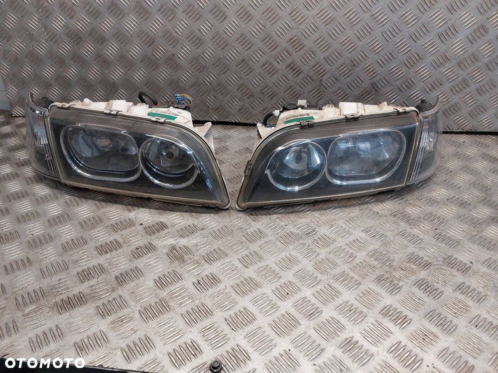 LAMPA LEWY PRAWY XENON V40 I LIFT30899885 30899884 - 1