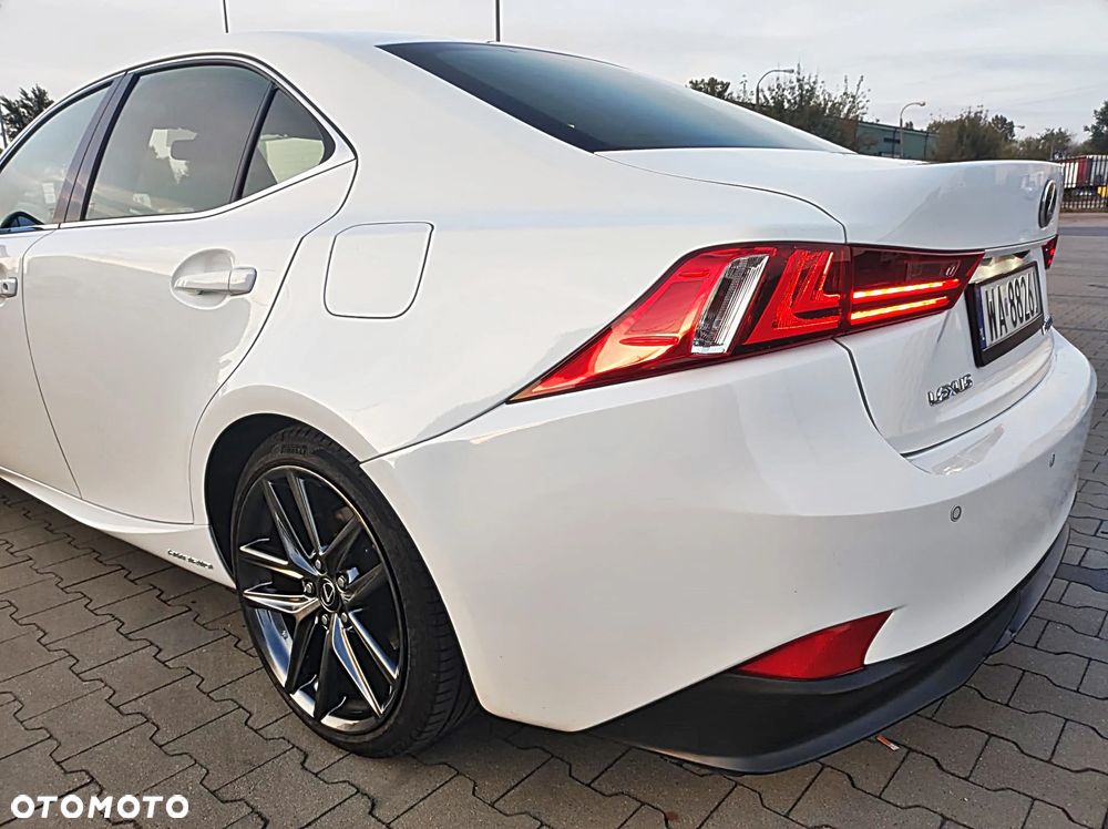Lexus IS 300h F Sport - 6