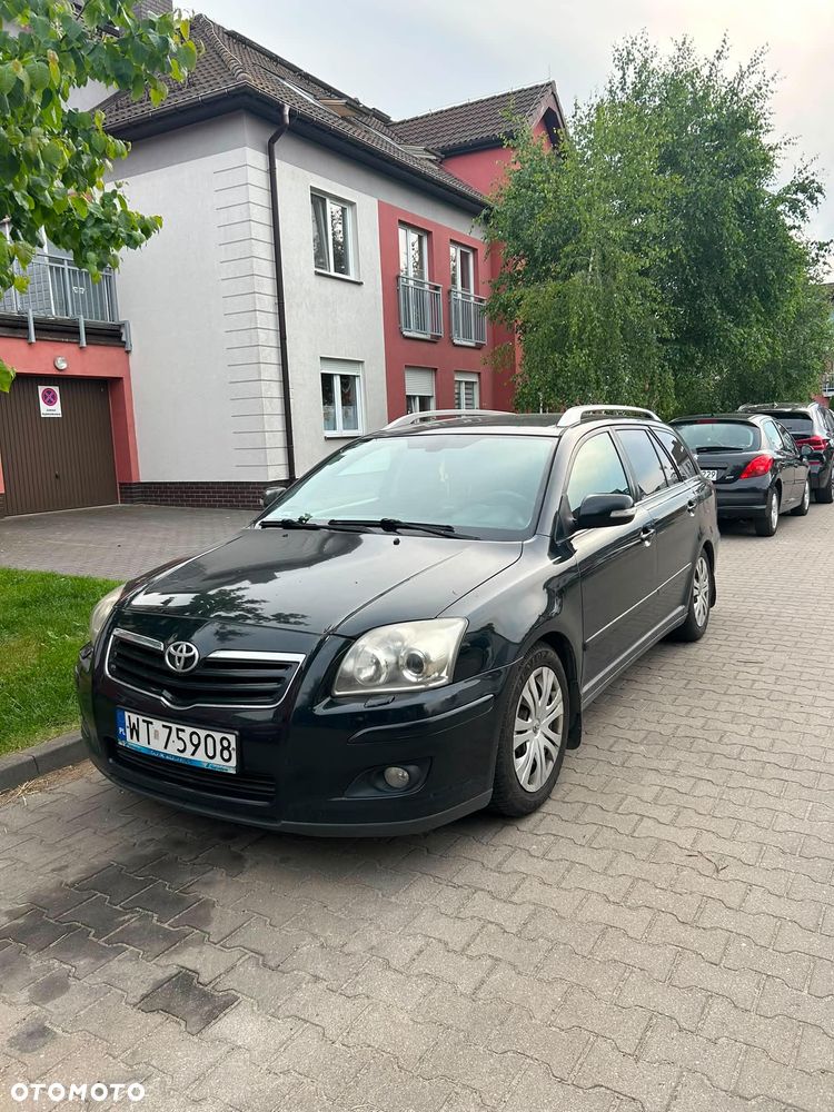 Toyota Avensis 1.8 VVT-i Sol - 1