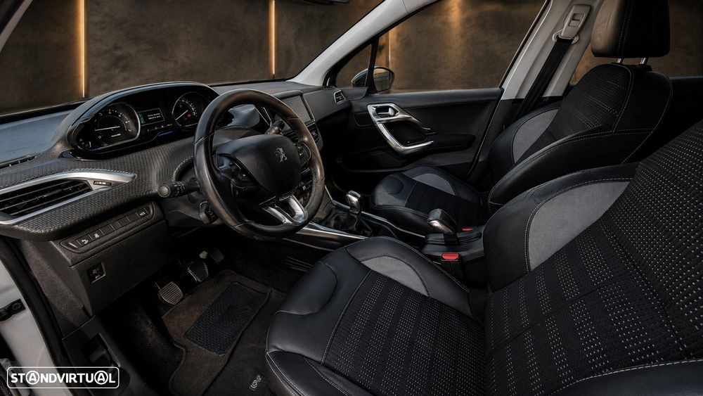 Peugeot 2008 1.2 PureTech Allure - 11