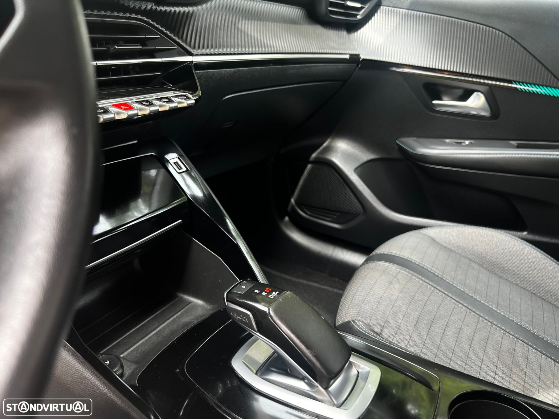 Peugeot e-208 Allure Pack - 52