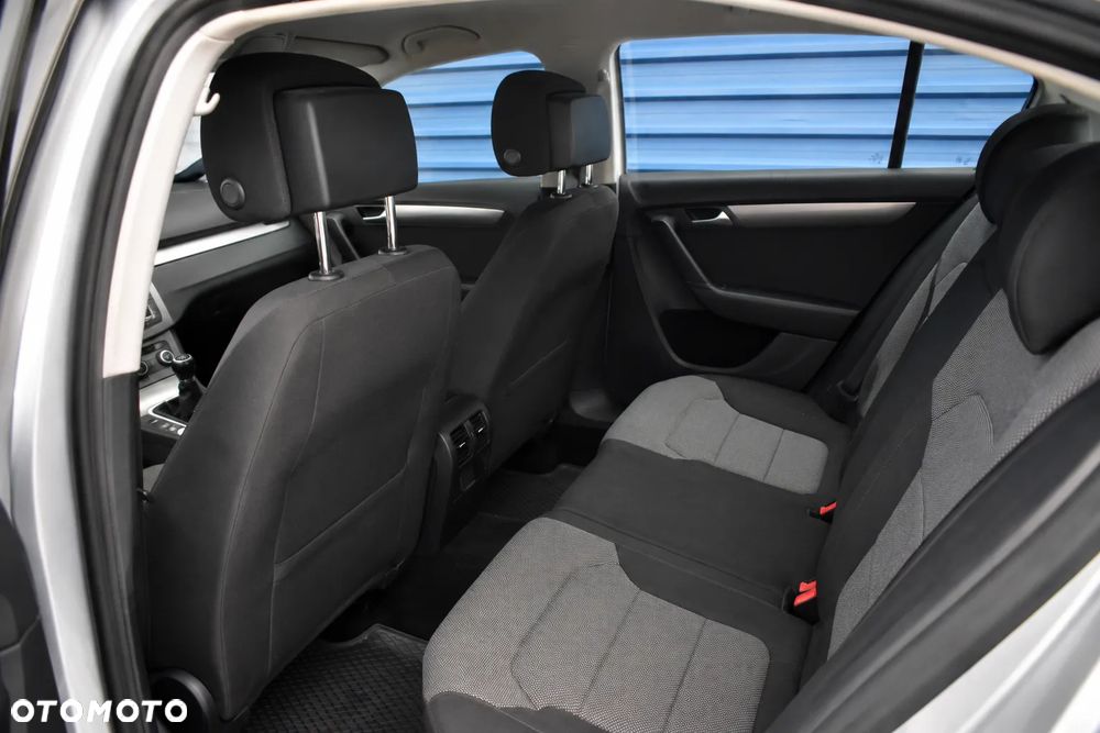 Volkswagen Passat 2.0 TDI DPF Comfortline - 19