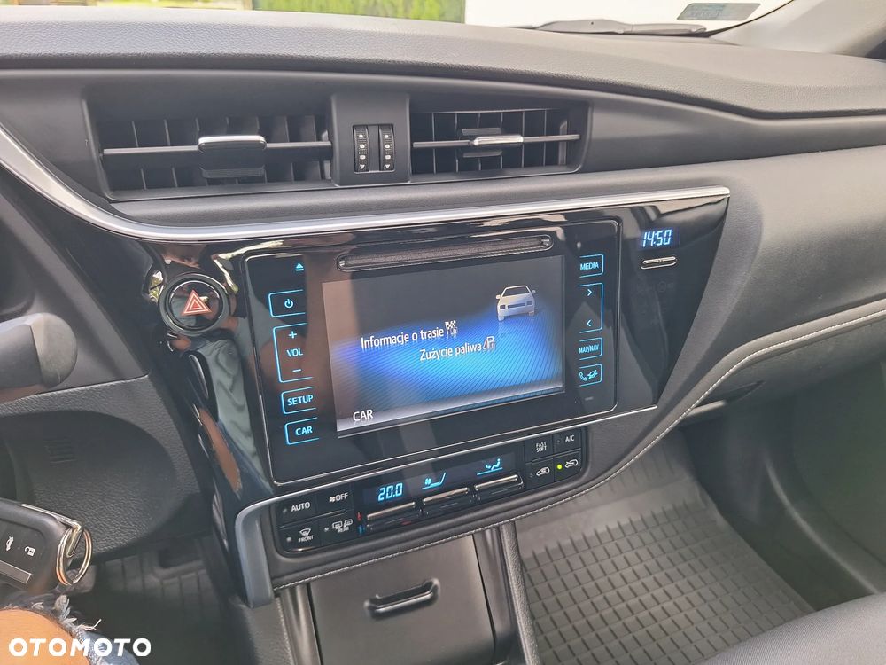 Toyota Auris 1.6 Premium Comfort - 24