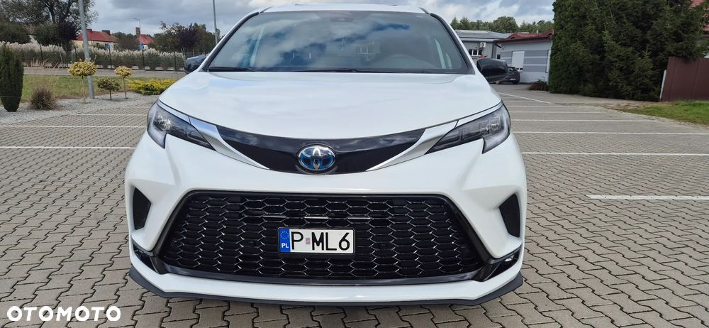 Toyota Sienna - 1