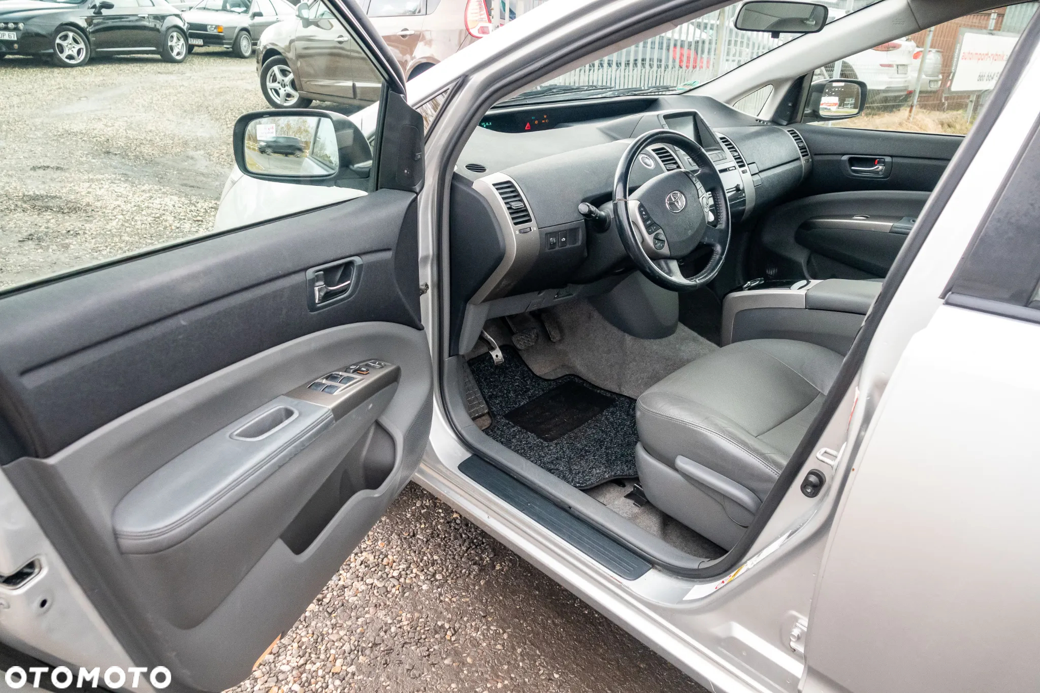 Toyota Prius (Hybrid) Executive - 10