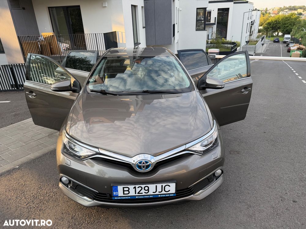 Toyota Auris 1.8 L VVT-i Sol + - 5