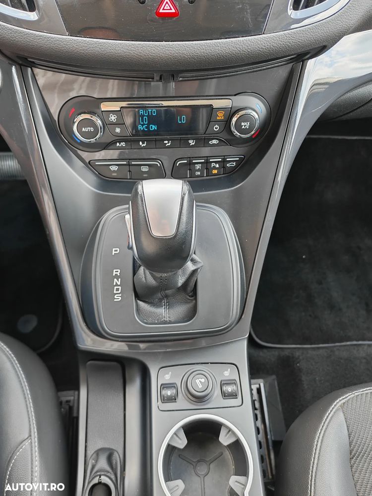 Ford Kuga 2.0 TDCi Powershift 4WD Titanium - 8