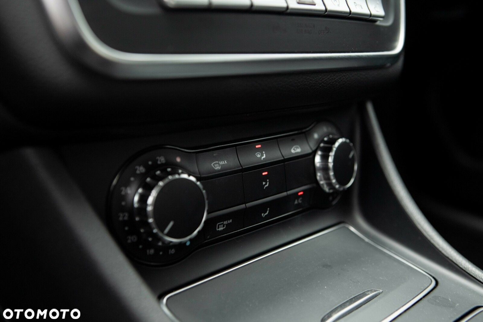 Mercedes-Benz CLA 180 7G-DCT - 30