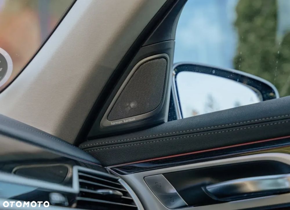 BMW Seria 7 745e sport - 10