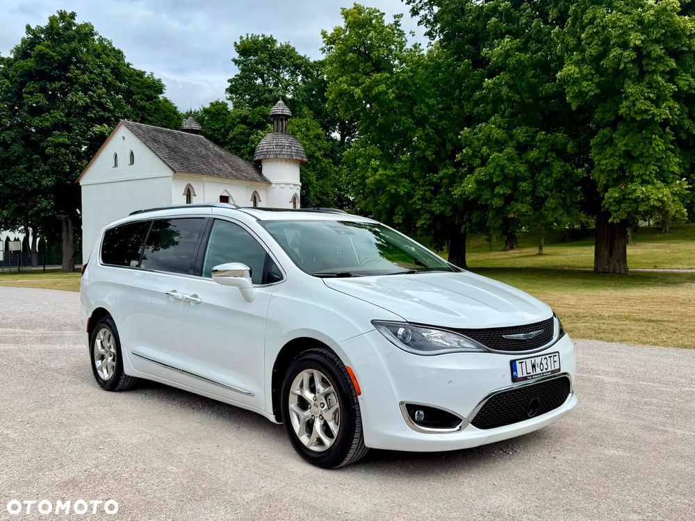 Chrysler Pacifica - 1