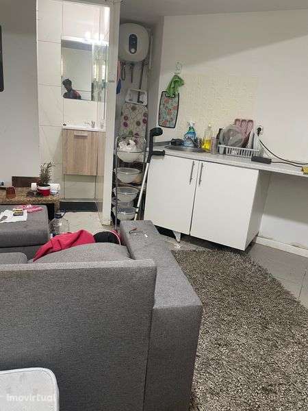 T0 pronto a morar 600€ + caução - Grande imagem: 2/3
