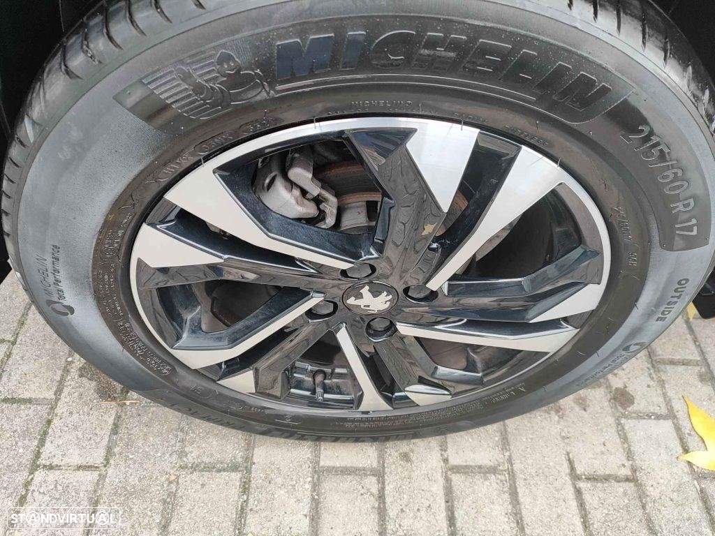 Peugeot 2008 1.2 PureTech Allure EAT8 - 3