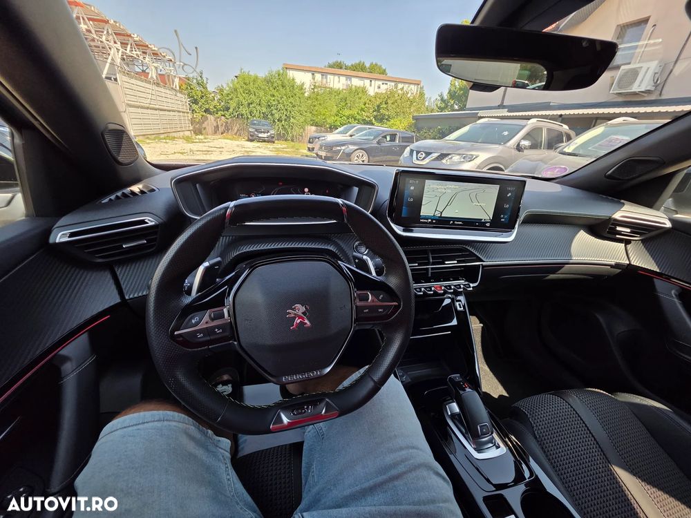 Peugeot 2008 PureTech 130 EAT8 GT - 26