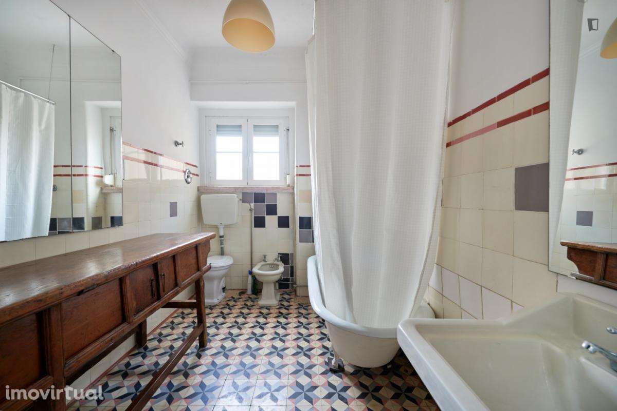 Quarto - localizado em Alameda Lisbon - Grande imagem: 4/53