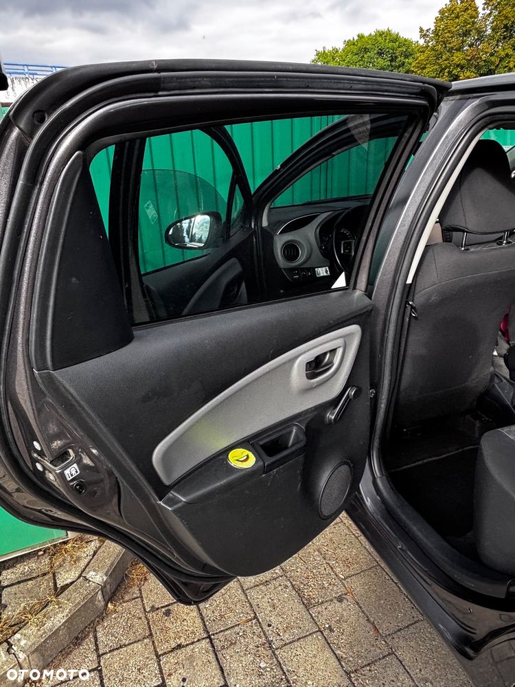 Toyota Yaris - 30