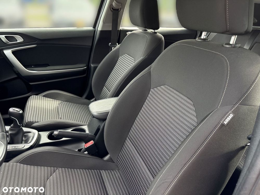 Kia Ceed - 11