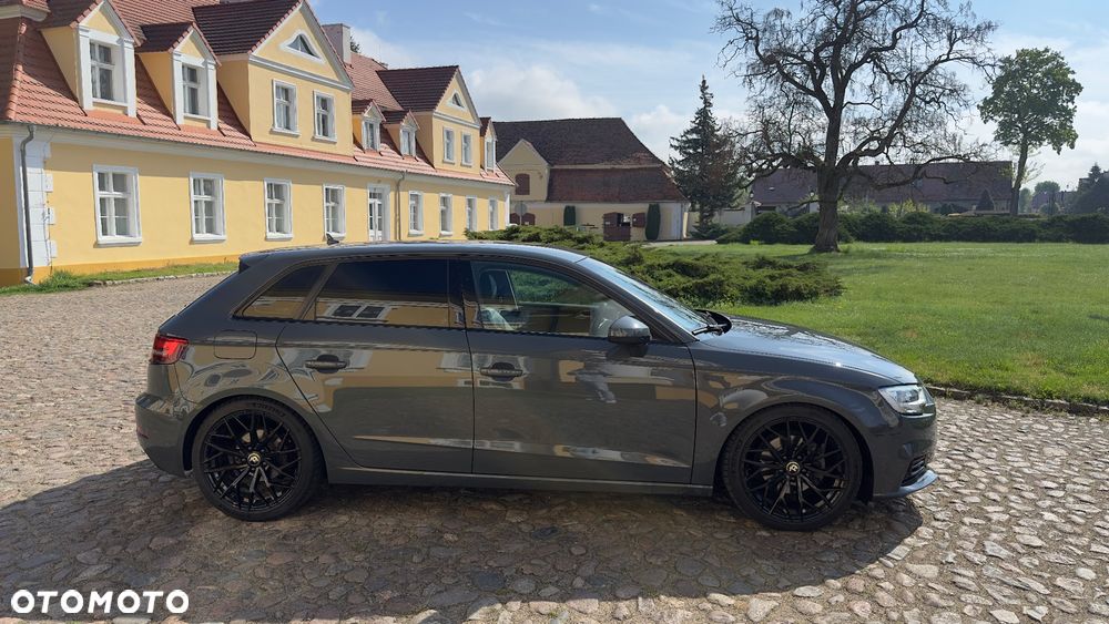 Audi A3 Sportback 2.0 TDI design - 4