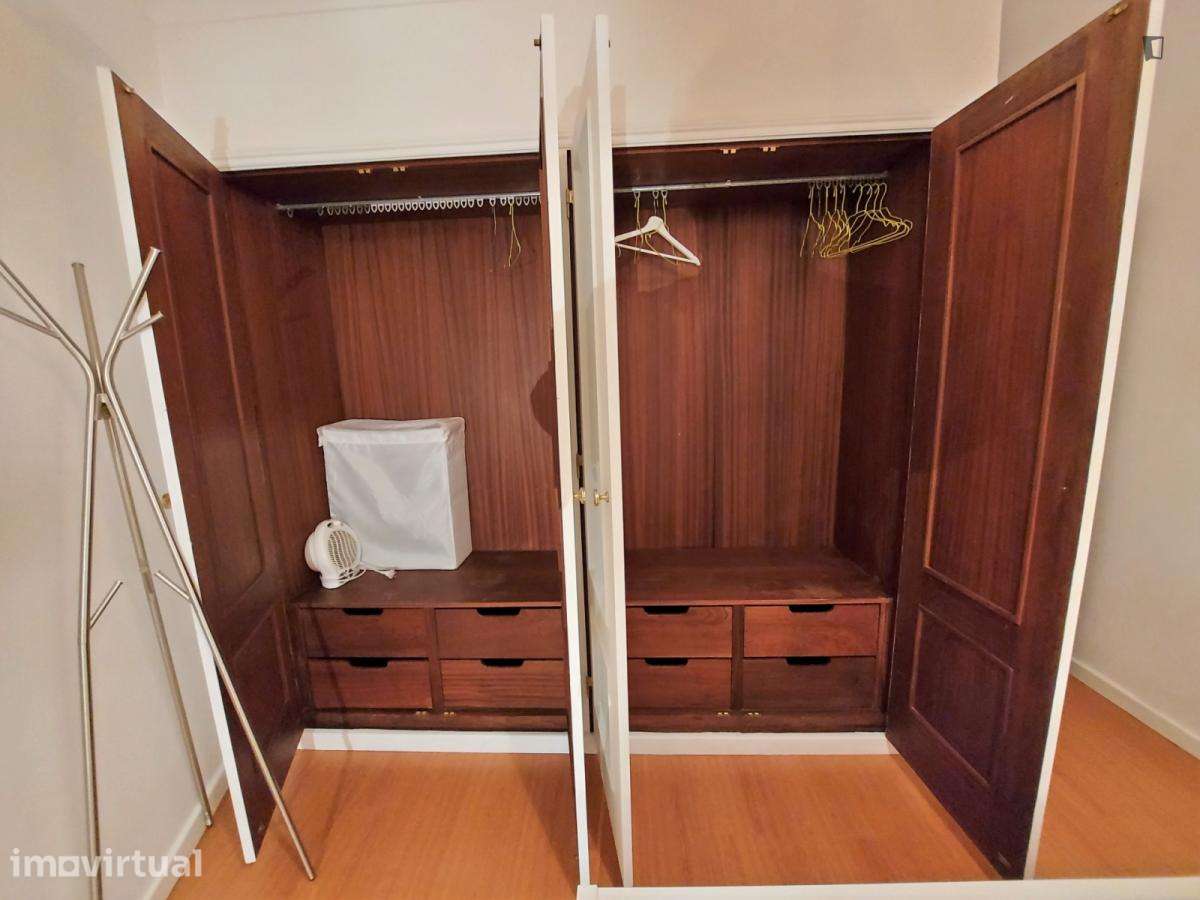 Quarto - localizado em Santos Lisbon - Grande imagem: 5/18