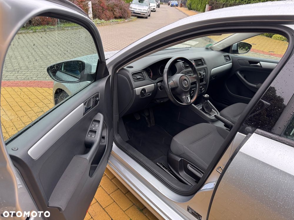 Volkswagen Jetta - 38