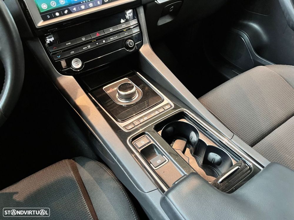 Jaguar F-Pace - 31