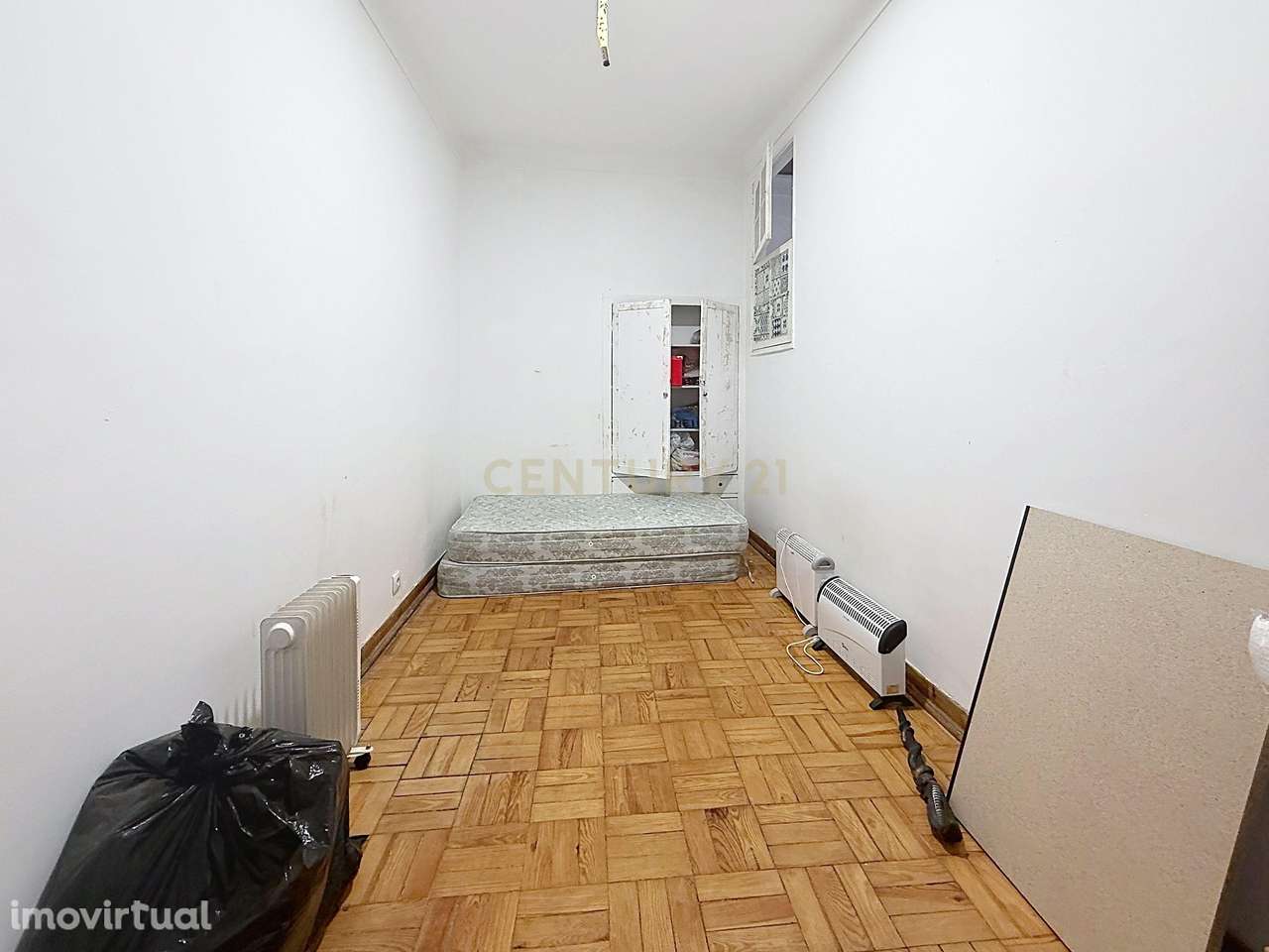 Predio historico T3  no centro de Valado de Frades excelente investime - Grande imagem: 2/29