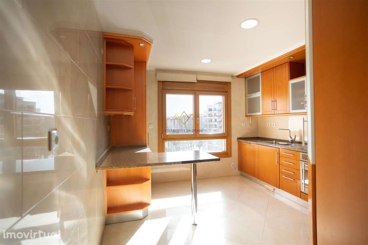 T3 renovado com 2 lugares de estacionamento nas Colinas do Cruzeiro - Grande imagem: 2/19