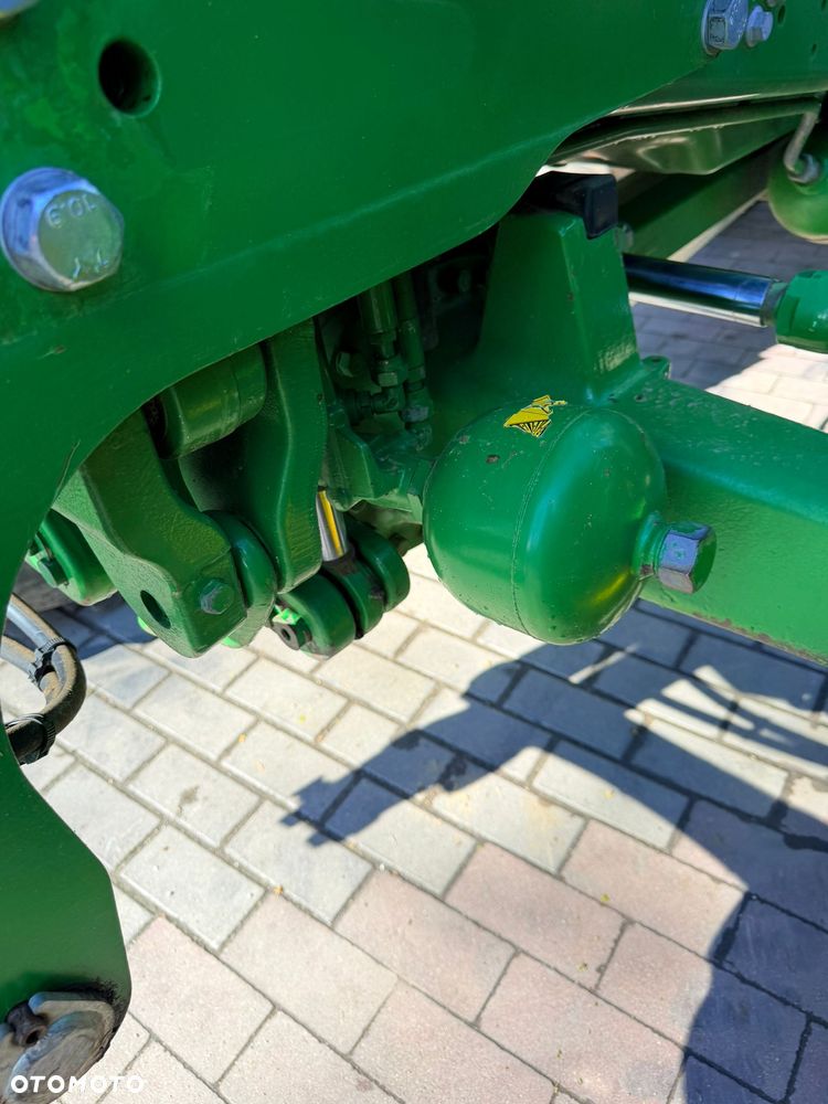 John Deere 6115R - 17