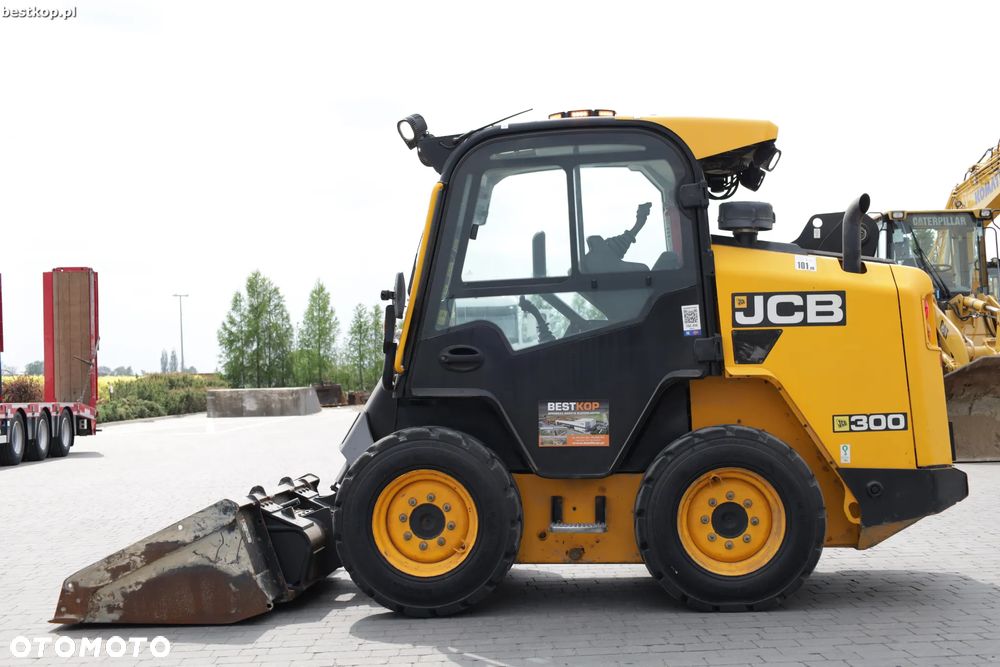JCB 300 T4 Miniładowarka Skid steer - 9