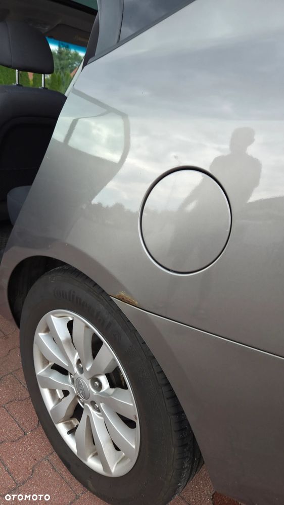 Kia Carens 2.0 EX - 13