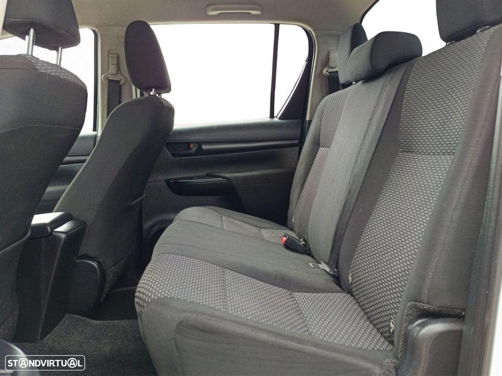 Toyota Hilux 2.4 D-4D 2WD CD CM - 24