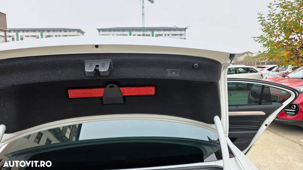 Volkswagen Passat 2.0 TDI SCR DSG Elegance - 9