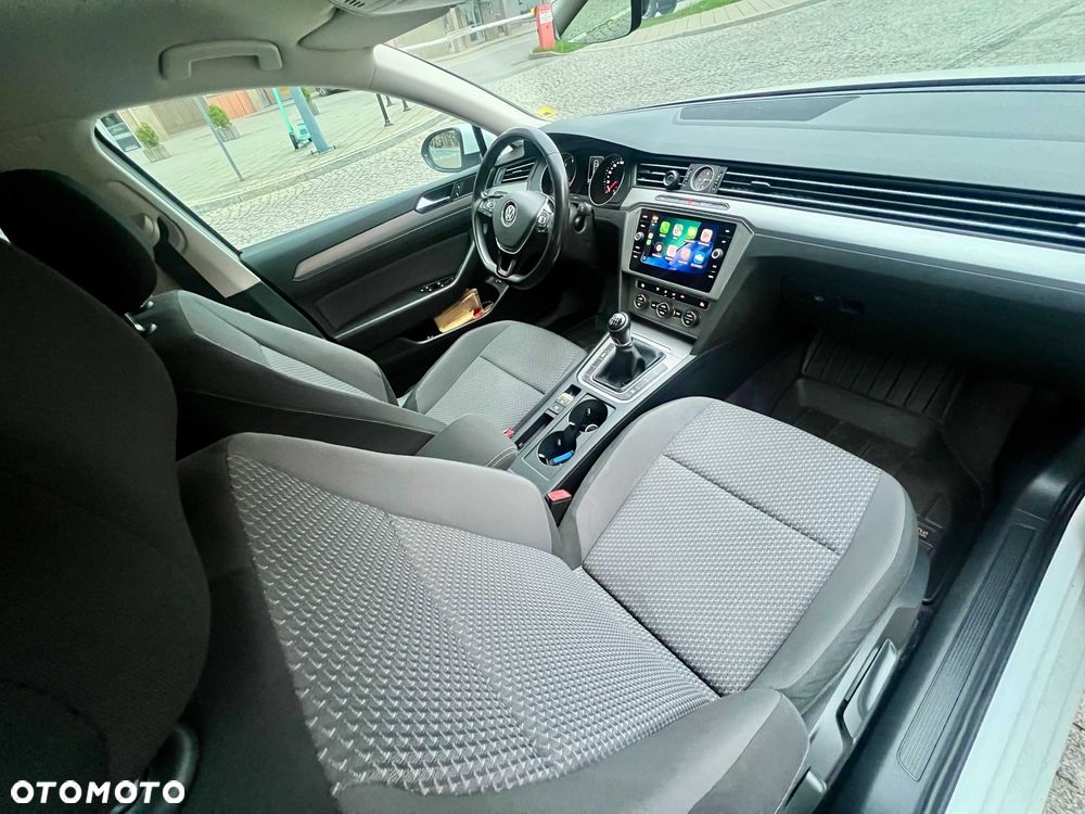 Volkswagen Passat - 4