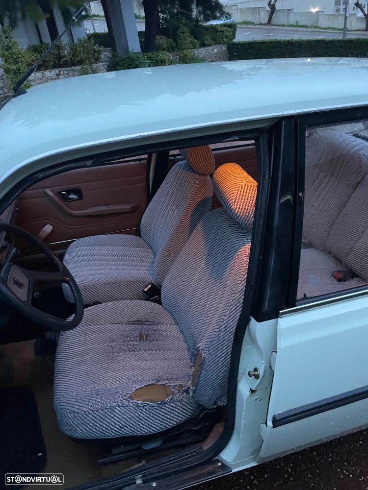 Peugeot 305 - 12