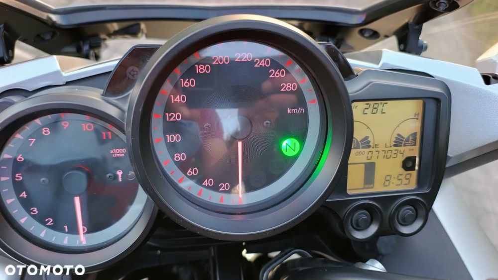 Yamaha FJR - 13