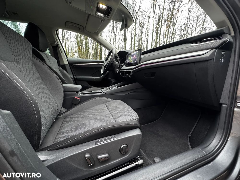 Skoda Octavia Combi 2.0 TDI DSG Exclusive Plus - 33