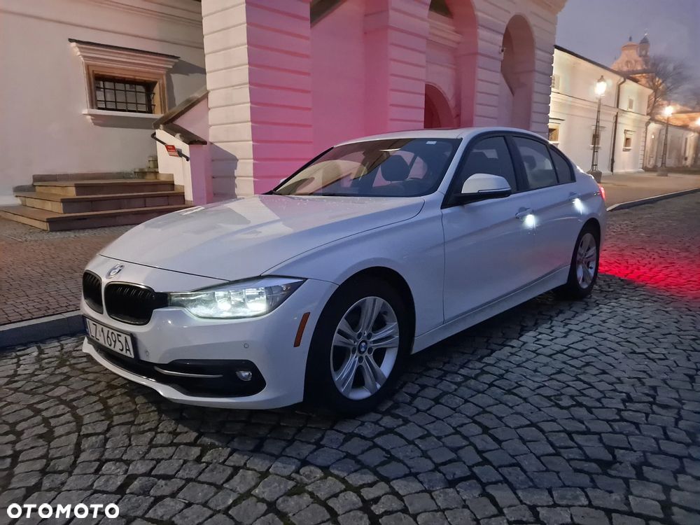 BMW Seria 3 328i xDrive Sport Line - 31