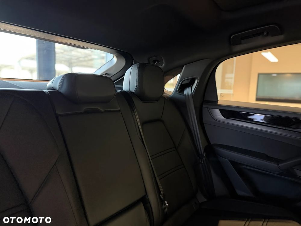Porsche Cayenne E-Hybrid PHEV Black Edition - 35