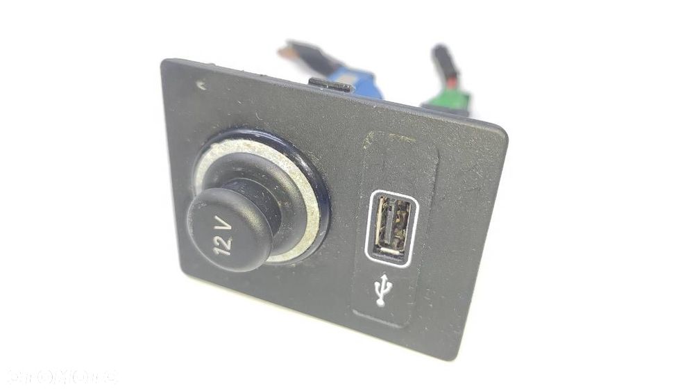 GNIAZDO PORT USB SKODA SUPERB III 5Q0035726 - 2