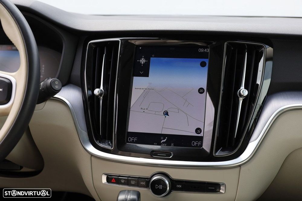 Volvo V60 2.0 T8 AWD TE Momentum Plus - 20