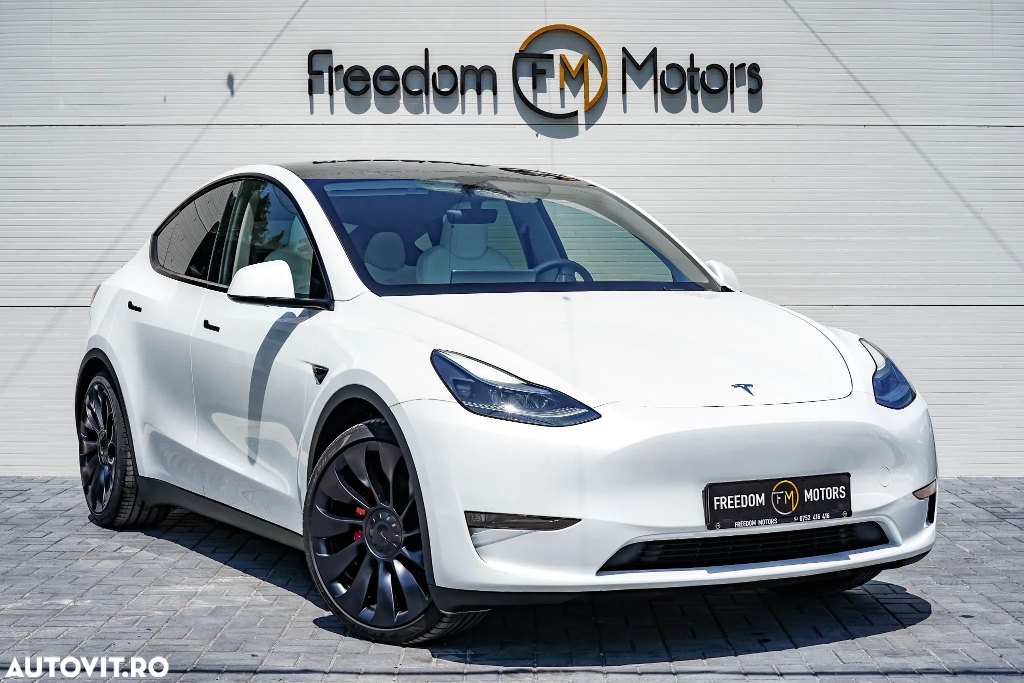 Tesla Model Y Performance Dual Motor AWD - 1