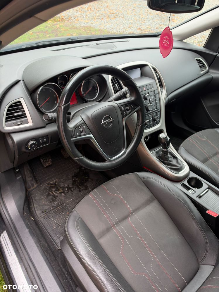Opel Astra 2012 photo 4