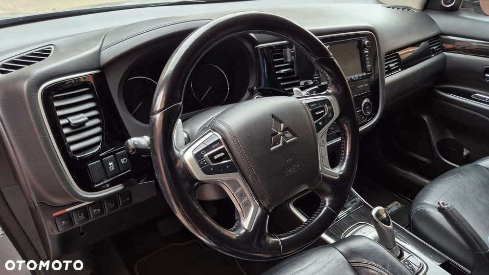 Mitsubishi Outlander - 6