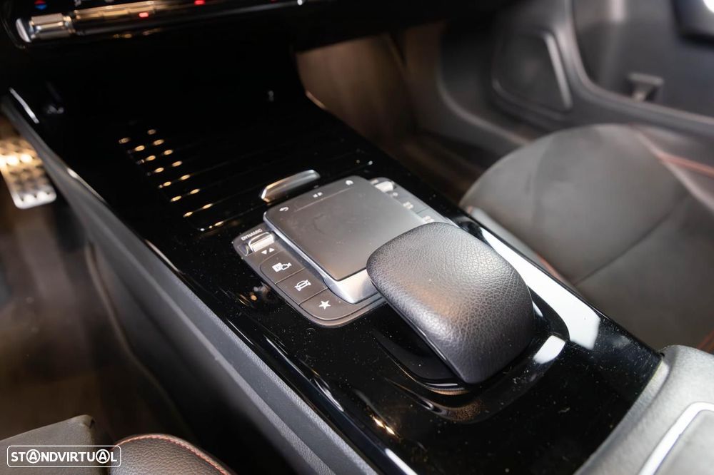 Mercedes-Benz A 250 e 8G-DCT AMG Line - 36